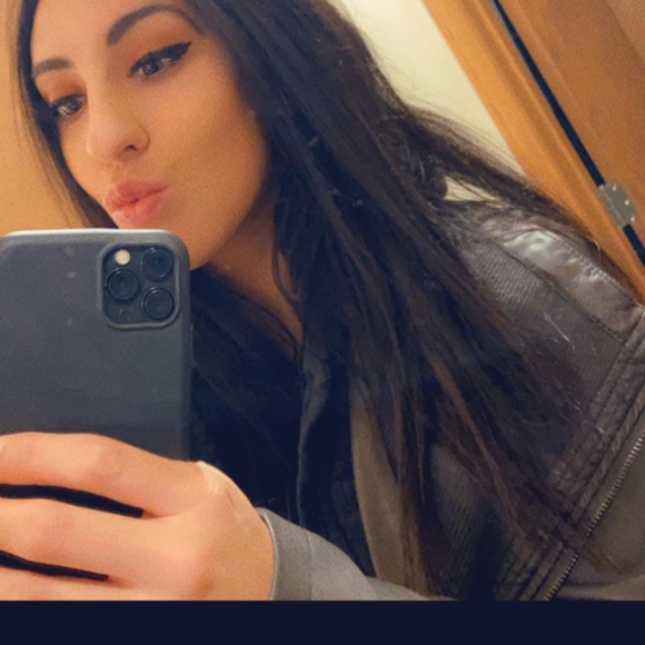 Meet your Posher, Tiffany - Picture 1 of 1